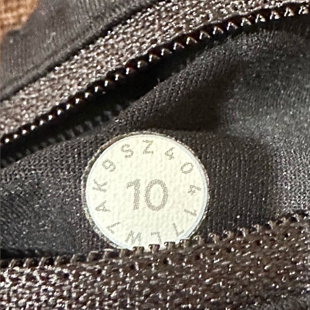 Lululemon Speed Up shorts - Picture 3 of 4